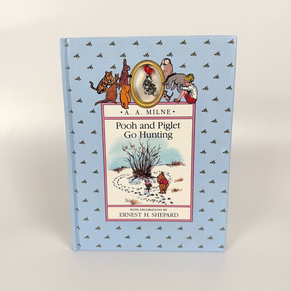 Pooh and Piglet Go Hunting Jewelry Book (Pooh Jewelry Book) - Hardcover -
